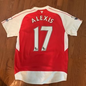 Alex Sanchez Arsenal 2015-2016 home shirt.
